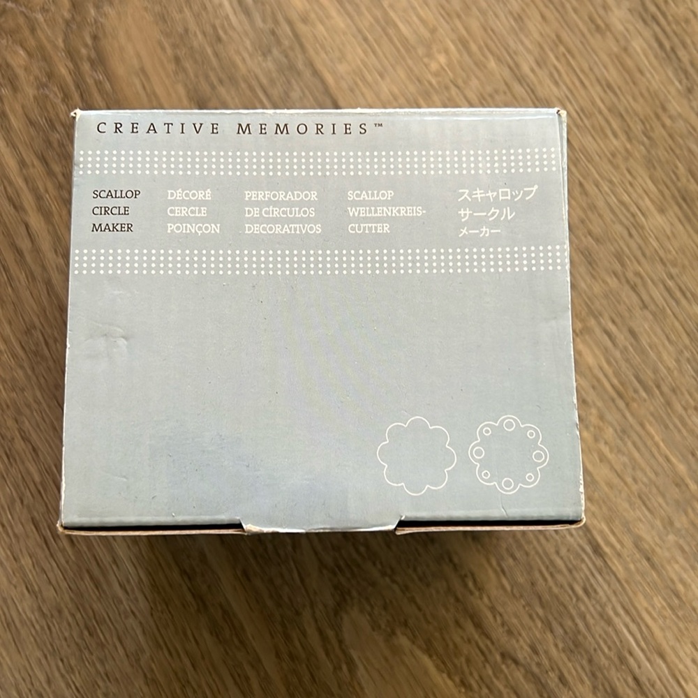 NWT Creative Memories Scallop Circle Maker
